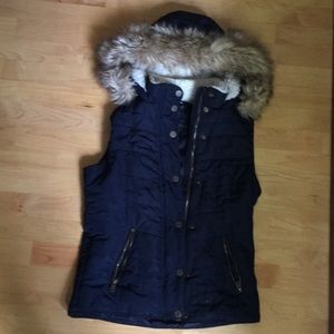 AEROPOSTALE HOODED PUFFER VEST